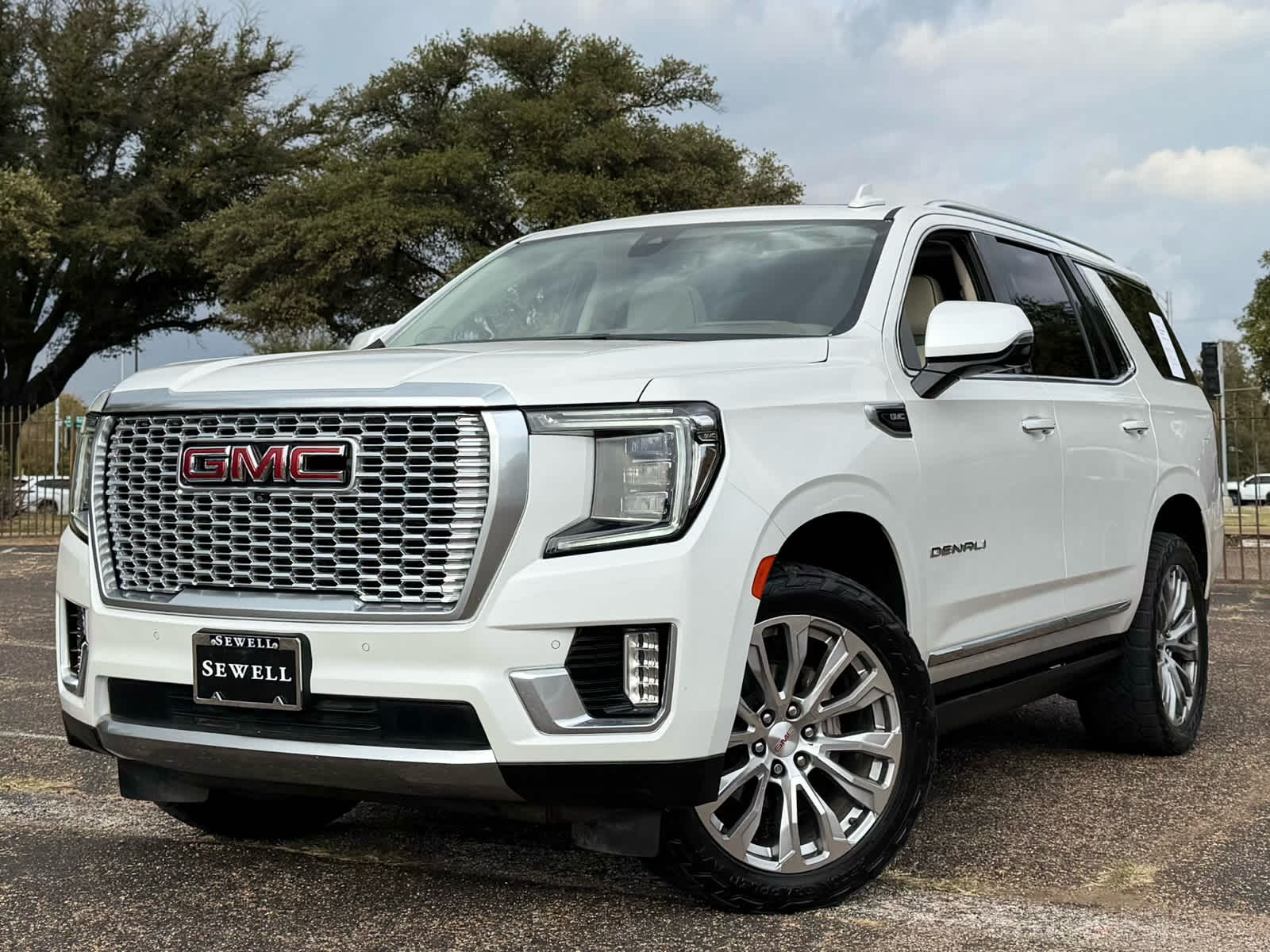 2022 GMC Yukon Denali's photo