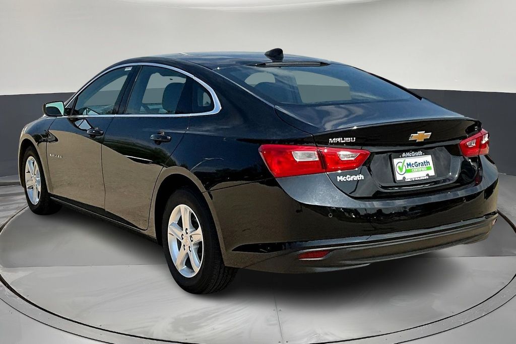 2024 Chevrolet Malibu 1LT photo 4