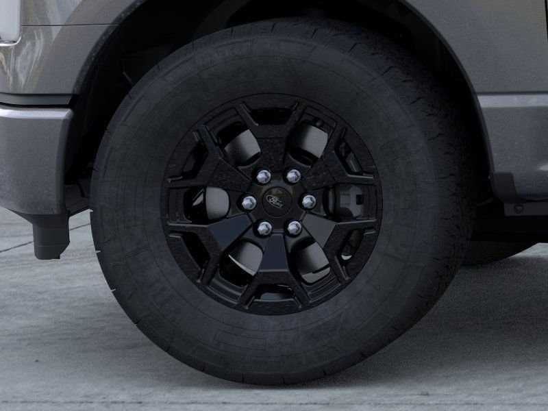 2025 Ford F-150 Lightning XLT photo 16
