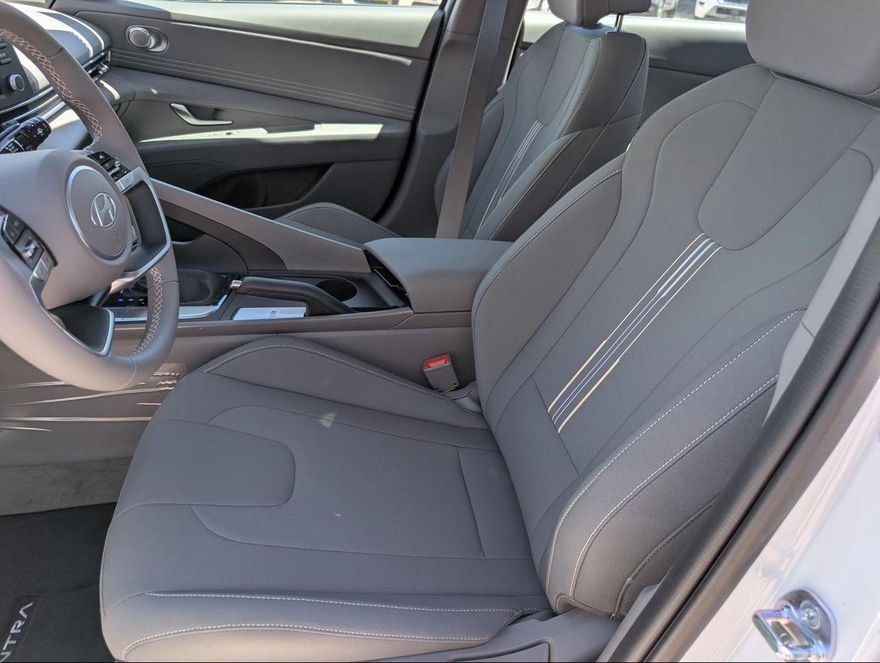 2025 Hyundai Elantra SEL Sport photo 10