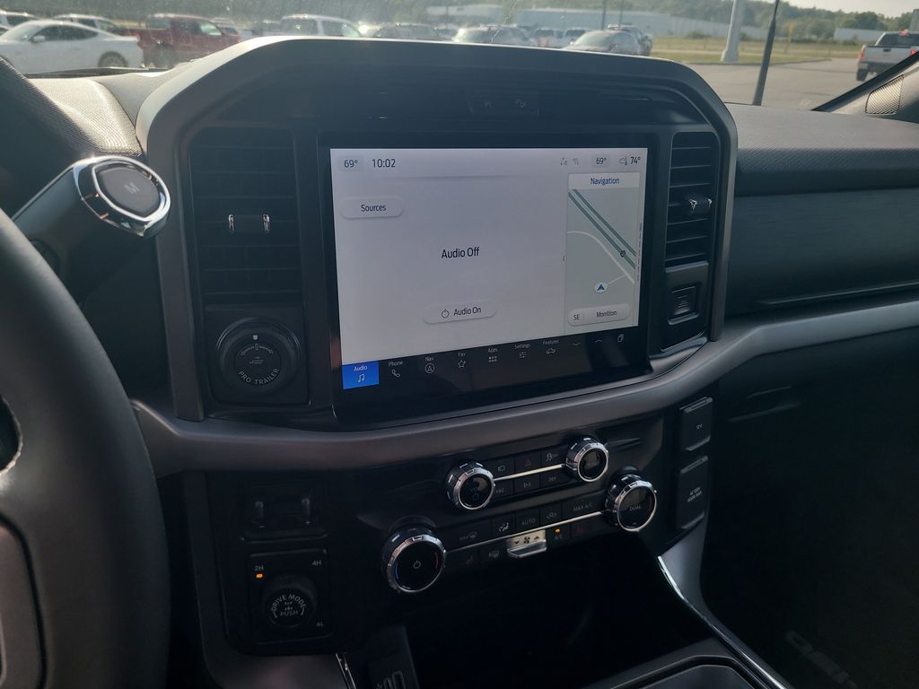 2025 Ford F-150 XLT photo 17