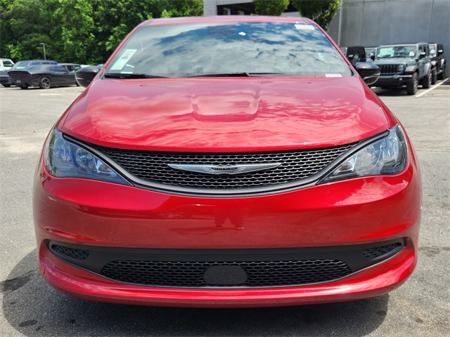 2025 Chrysler Voyager LX photo 2