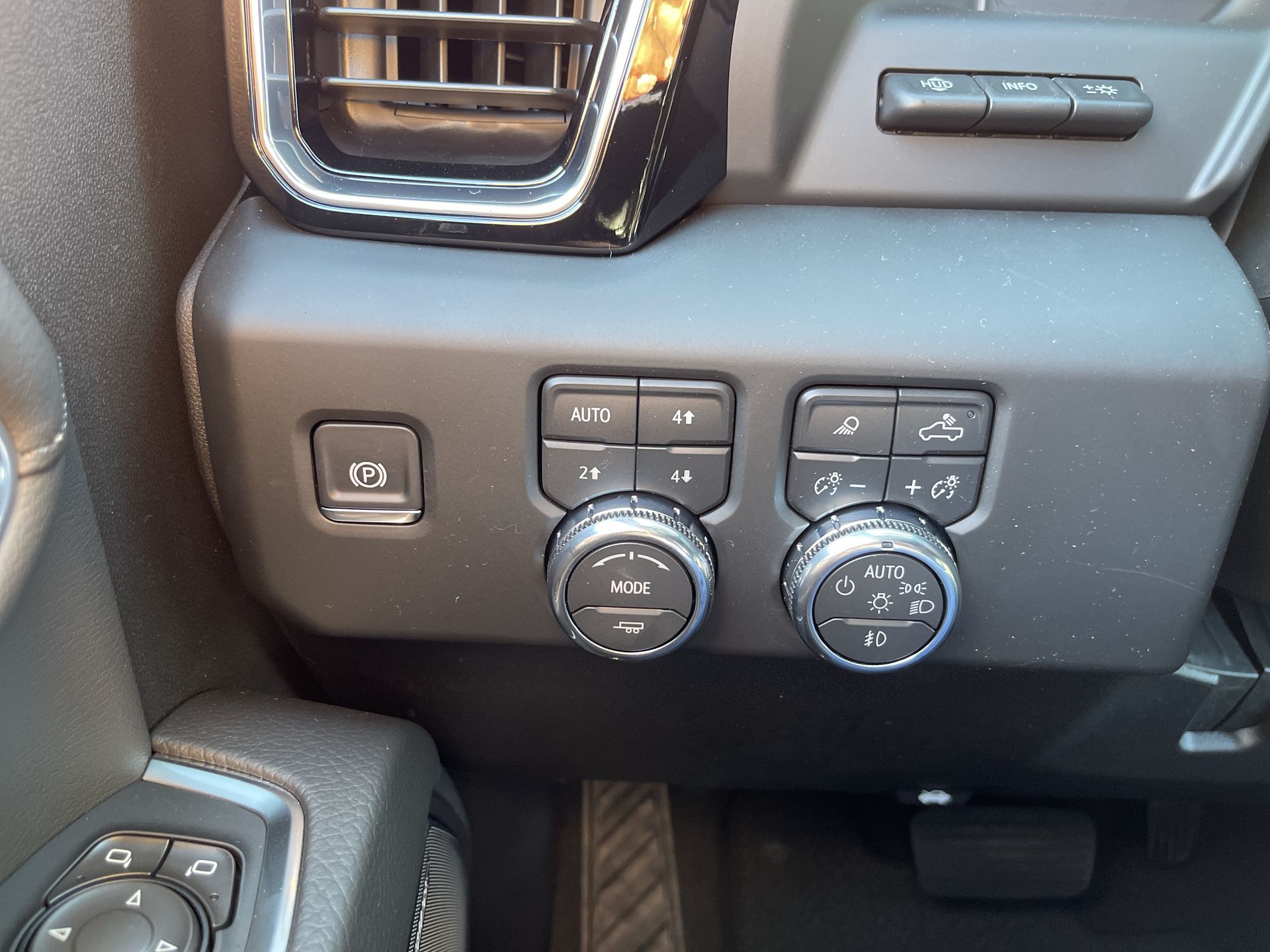 2026 Gmc Sierra 3500 HD Denali photo 18