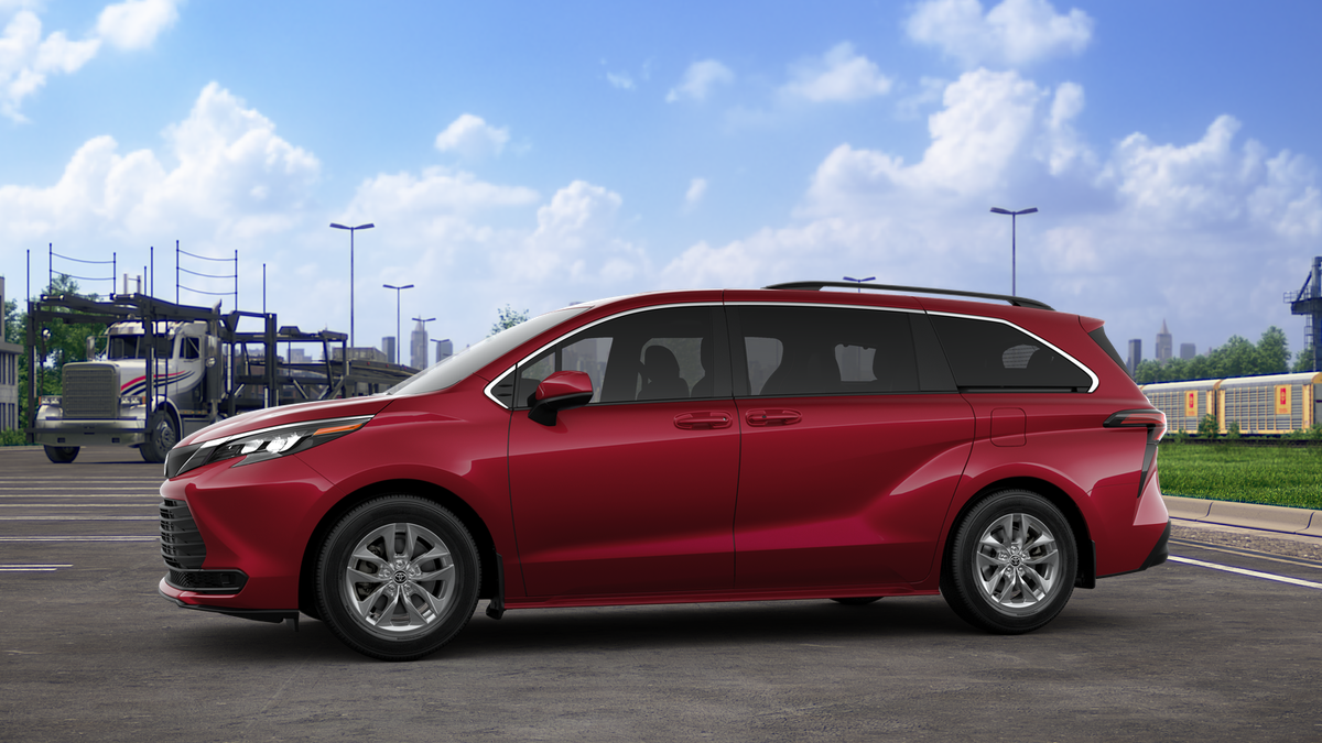 2025 Toyota Sienna LE photo 3