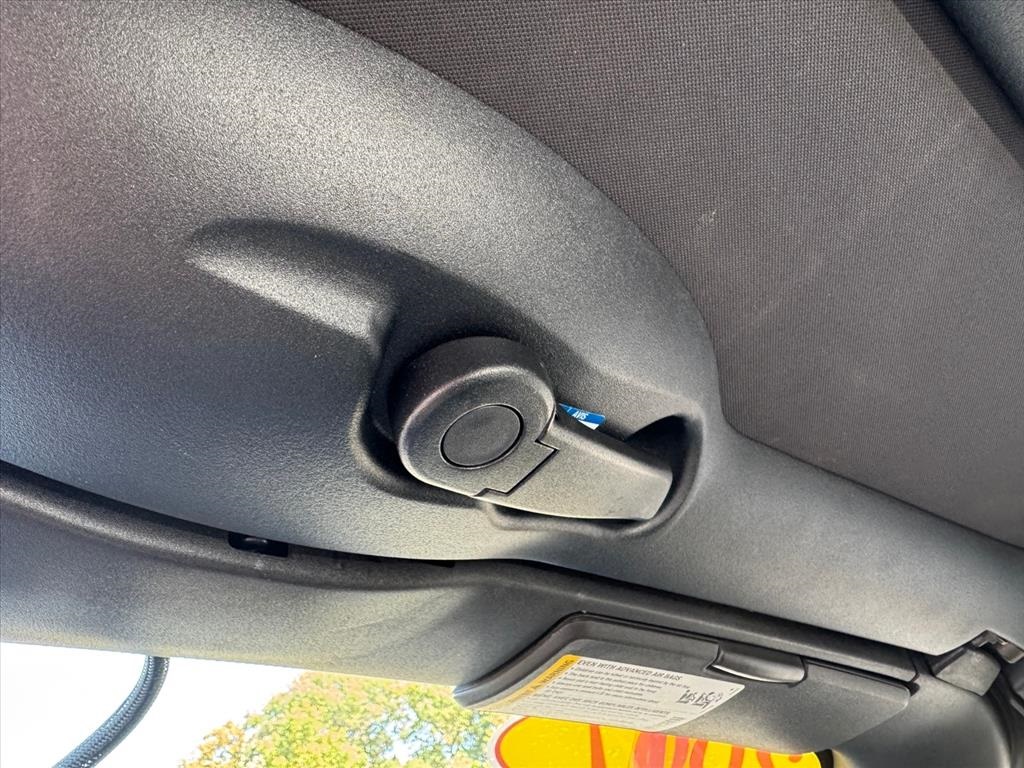 2007 Saturn Sky Base photo 21