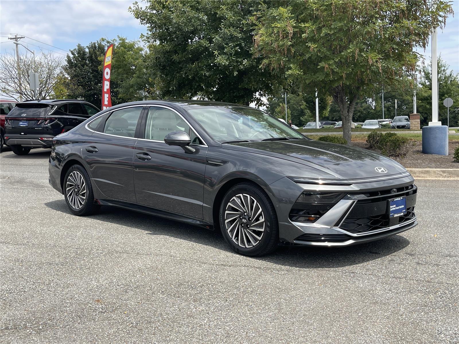 2025 Hyundai Sonata Hybrid Limited photo 2