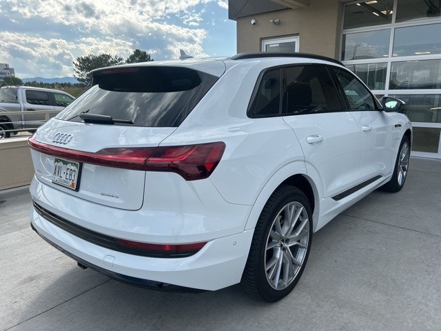 2021 Audi e-tron Prestige photo 2
