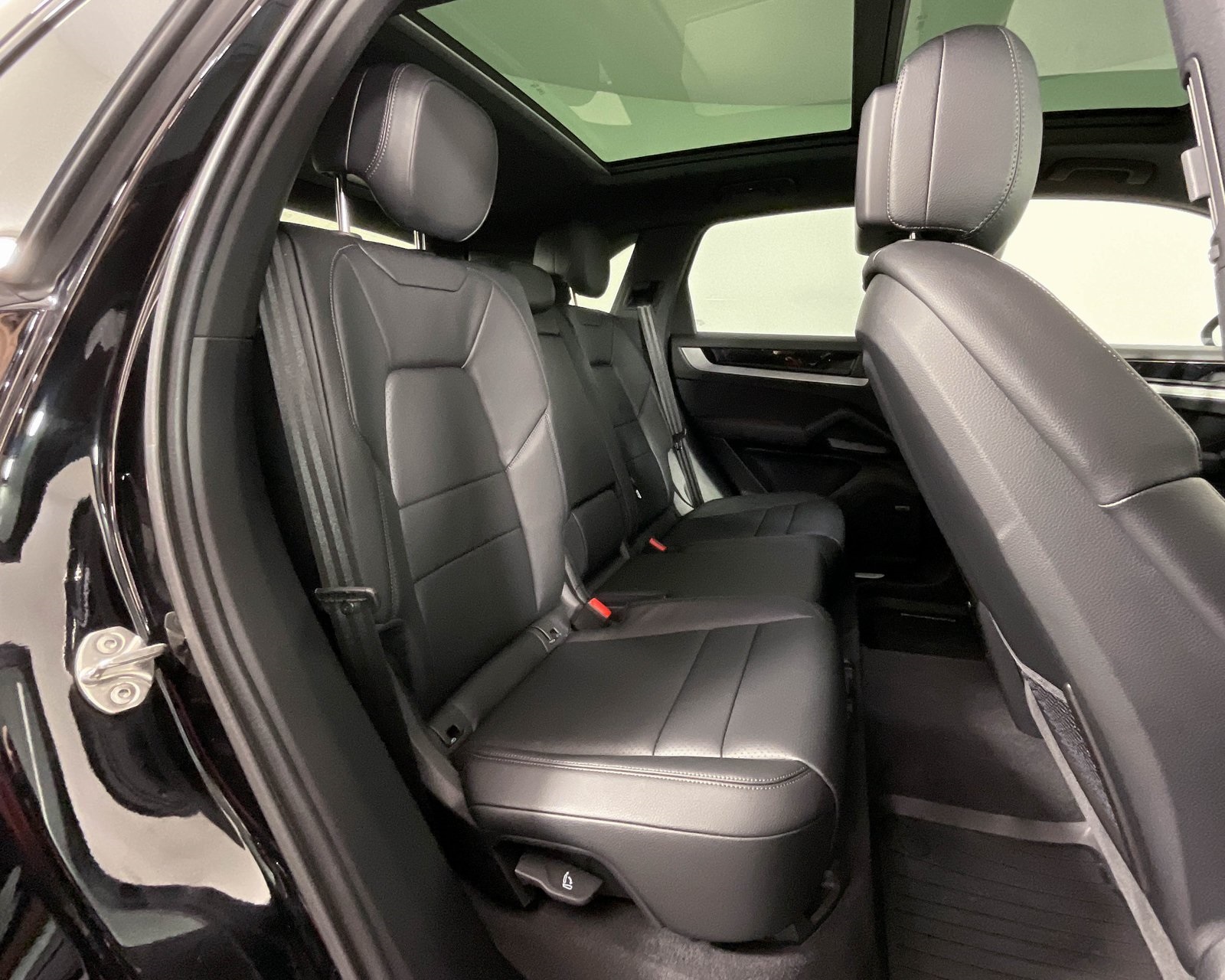 2024 Porsche Cayenne photo 24