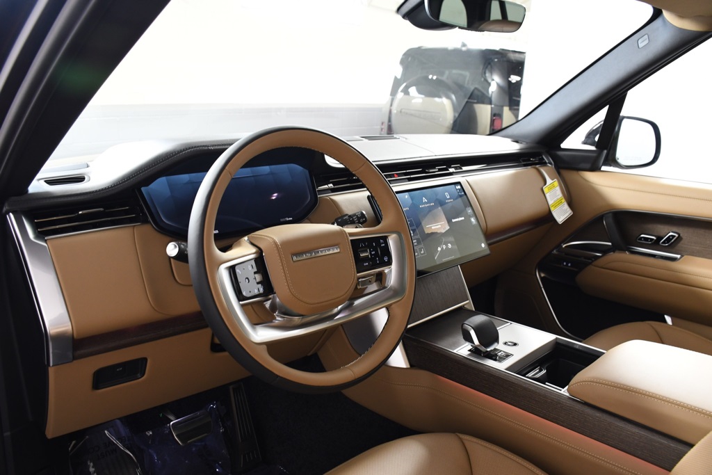 2025 Land Rover Range Rover SE photo 12