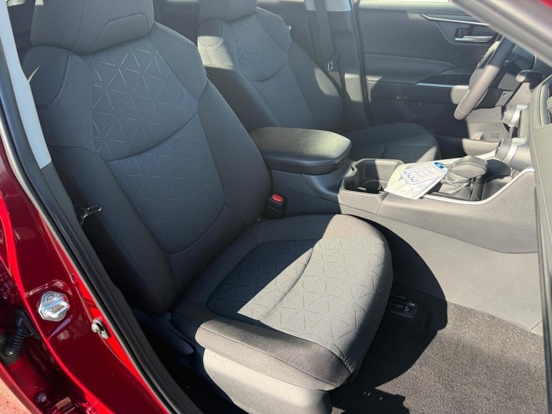 2025 Toyota RAV4 Hybrid XLE photo 11
