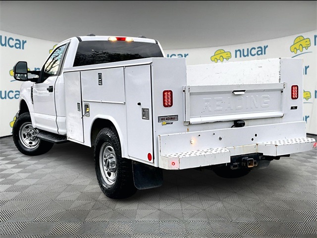 2022 Ford F-350 XL photo 2