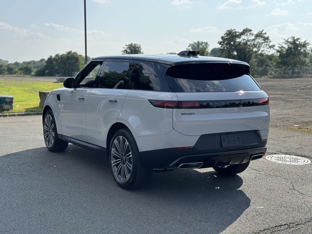 2025 Land Rover Range Rover Sport SE photo 3