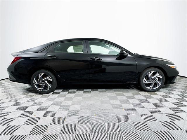 2025 Hyundai Elantra SEL Sport photo 5