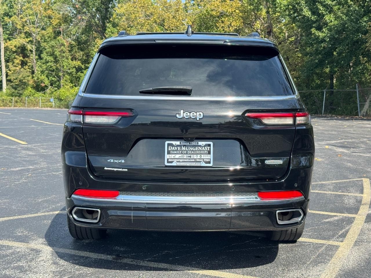 2023 Jeep Grand Cherokee Overland photo 2