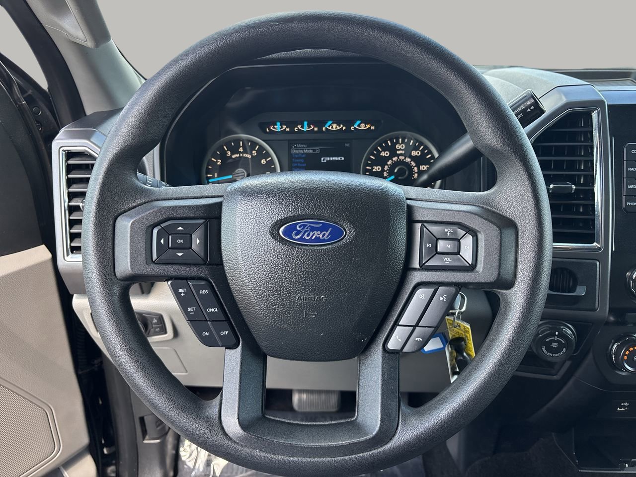 2016 Ford F-150 XLT photo 26