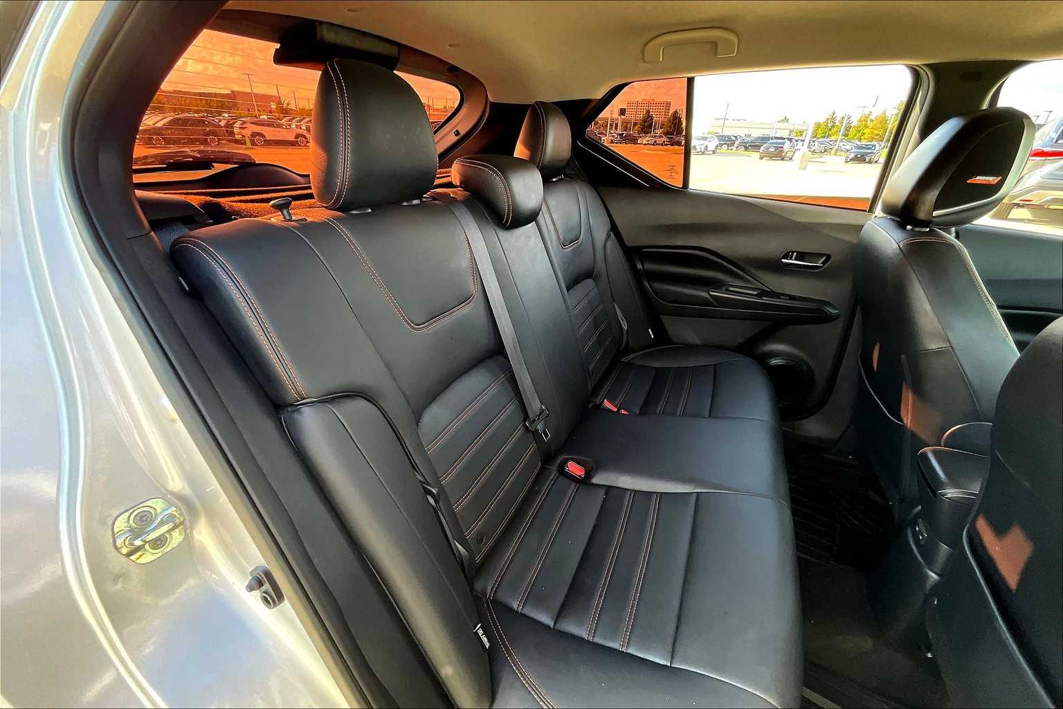 2020 Nissan Kicks SR photo 18