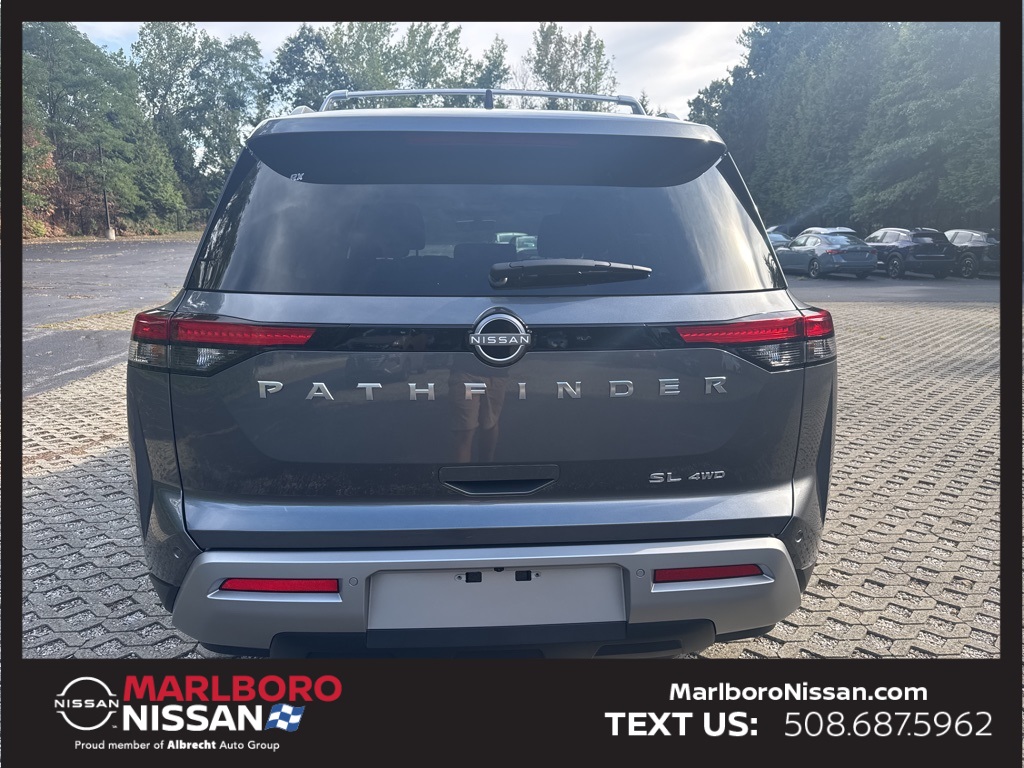 2025 Nissan Pathfinder SL photo 4