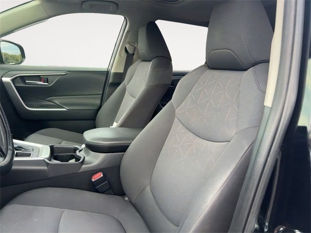 2019 Toyota RAV4 XLE photo 10