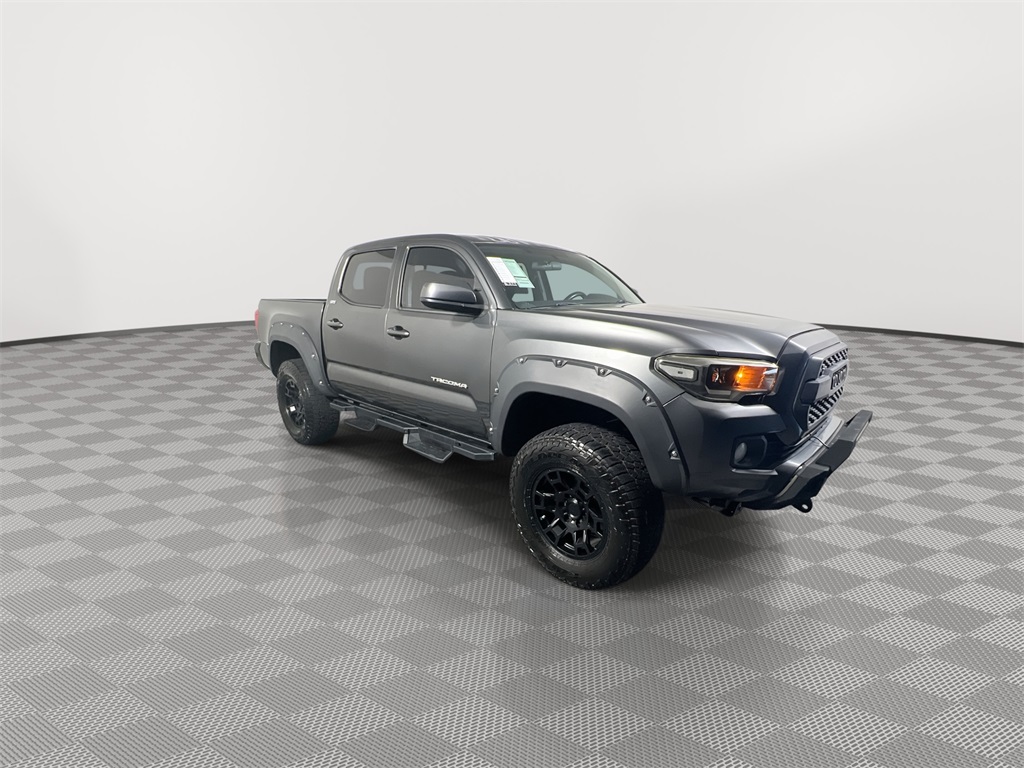 2016 Toyota Tacoma TRD Off-Road photo 2