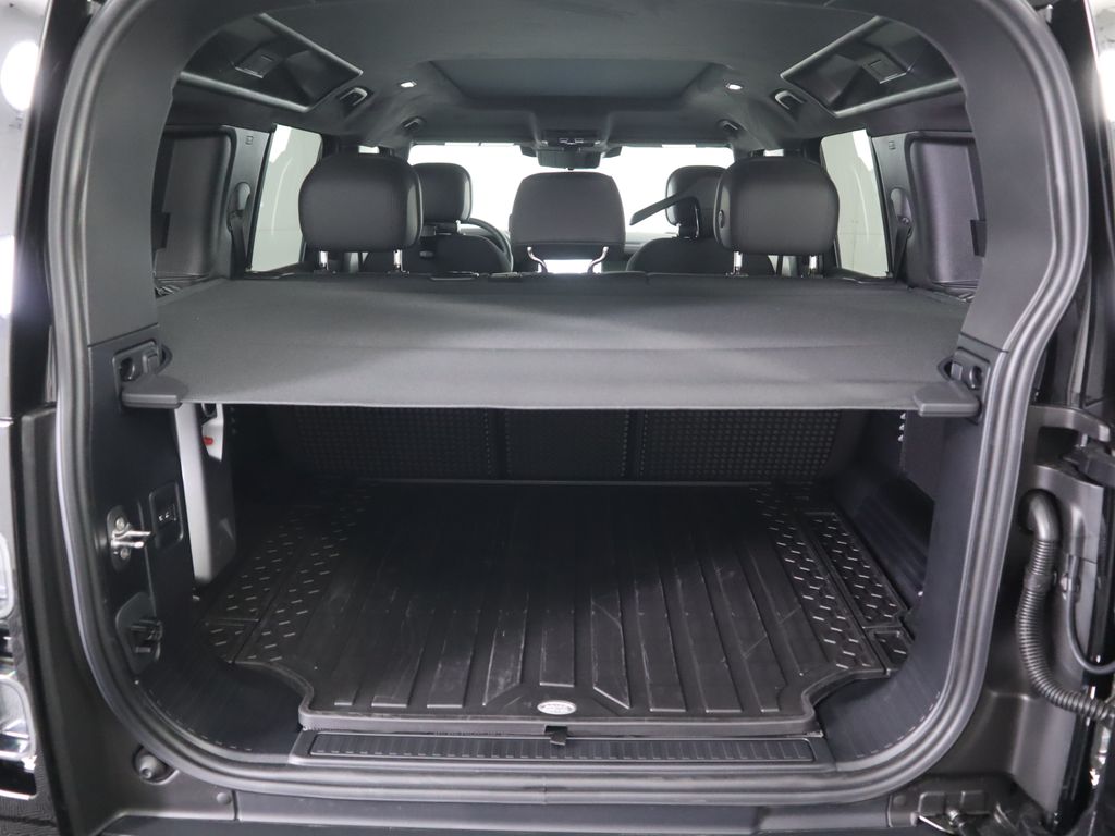 2025 Land Rover Defender 110 X photo 27
