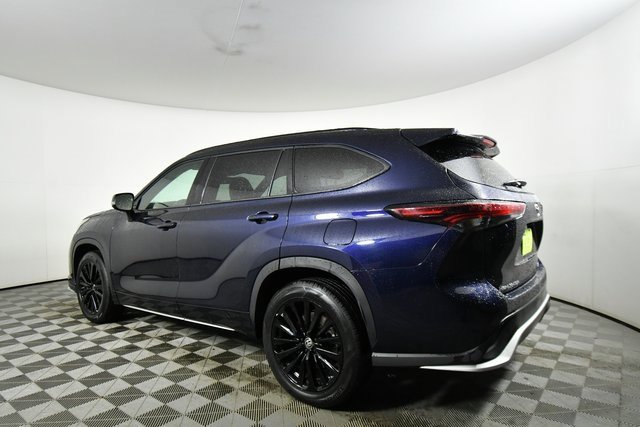 2024 Toyota Highlander LE photo 13