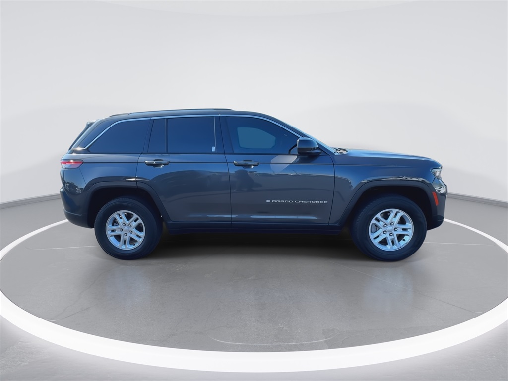 2022 Jeep Grand Cherokee Laredo photo 9
