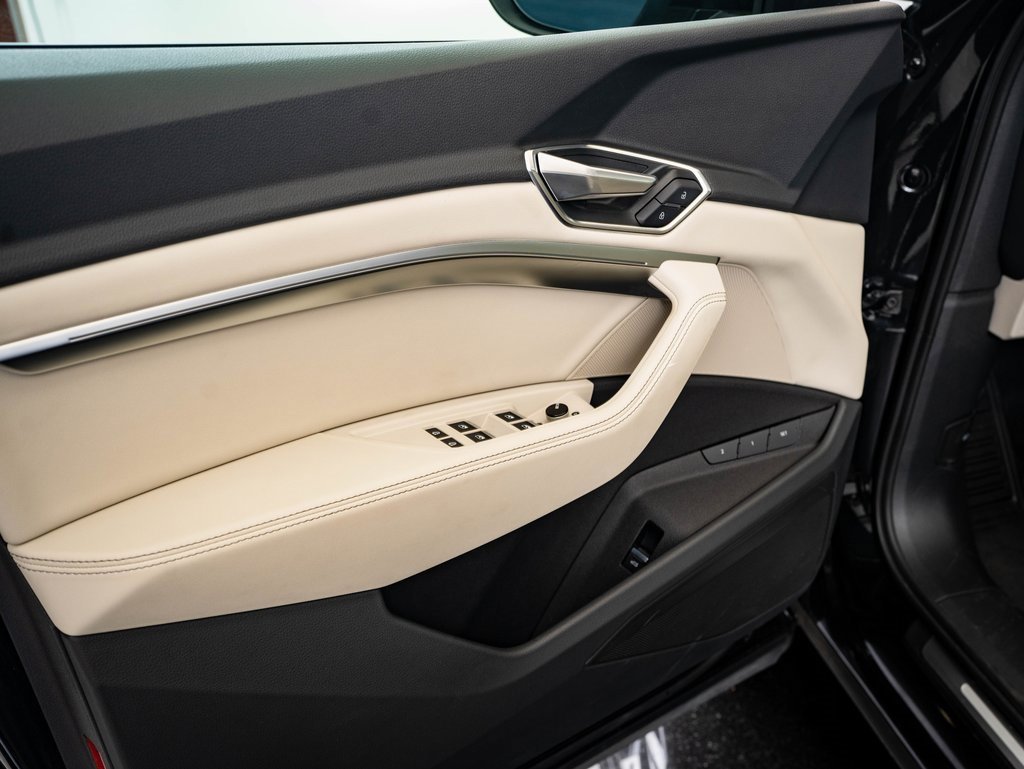2022 Audi e-tron Premium photo 24