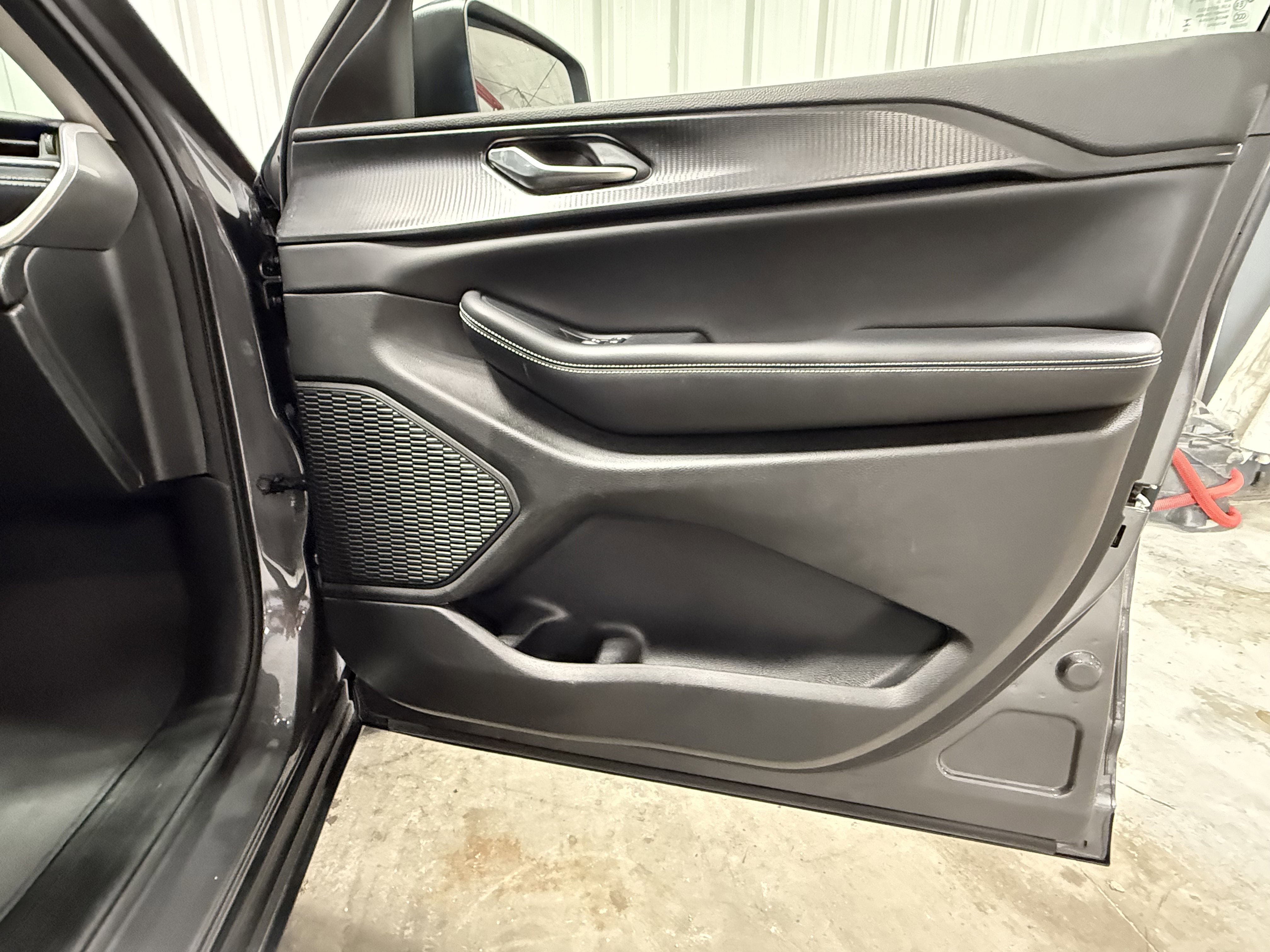 2023 Jeep Grand Cherokee Laredo Altitude photo 3