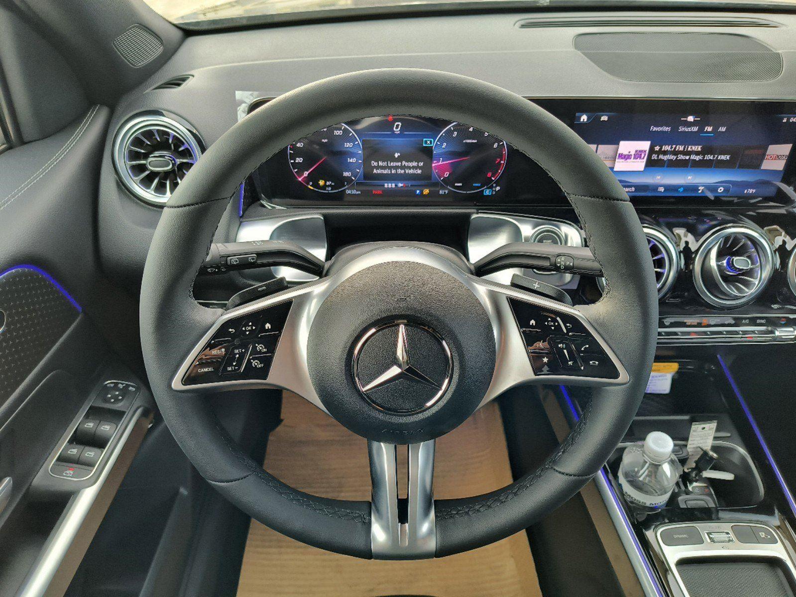 2025 Mercedes Benz GLB 250 photo 3