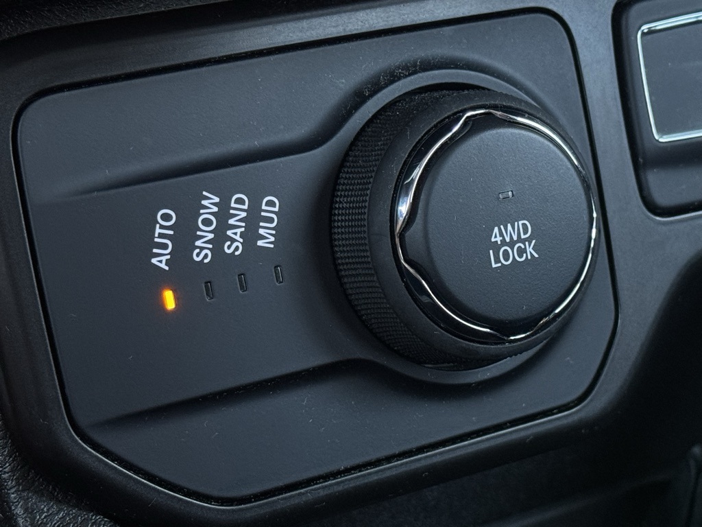 2023 Jeep Renegade Latitude Upland photo 30