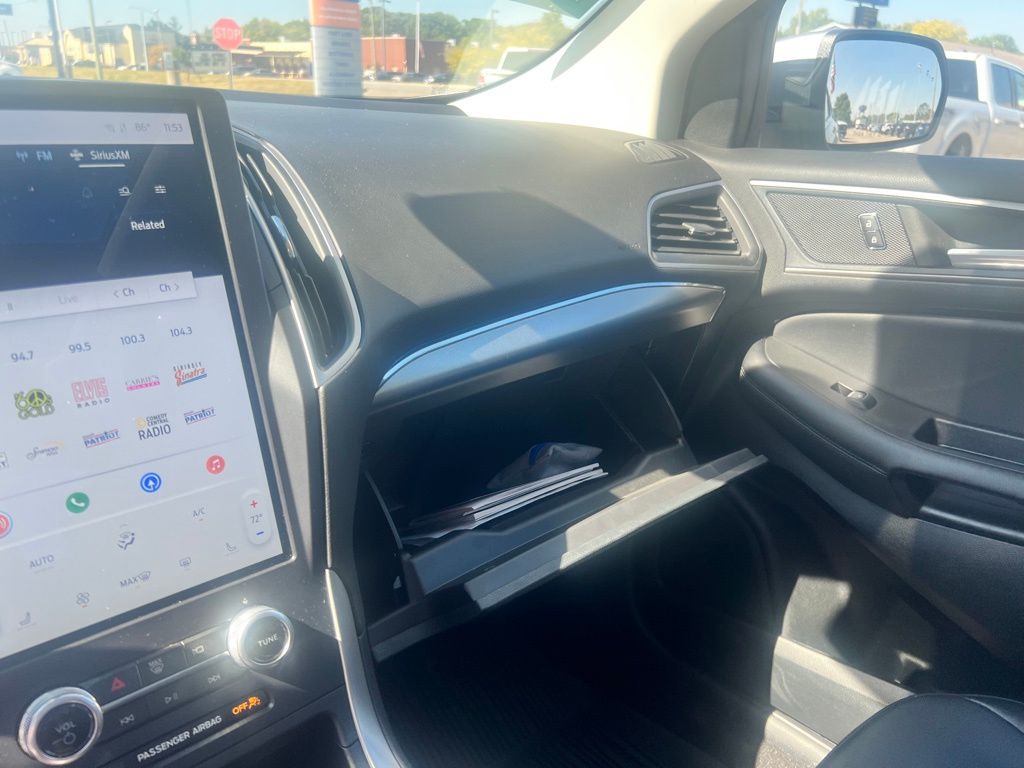 2022 Ford Edge SEL photo 8