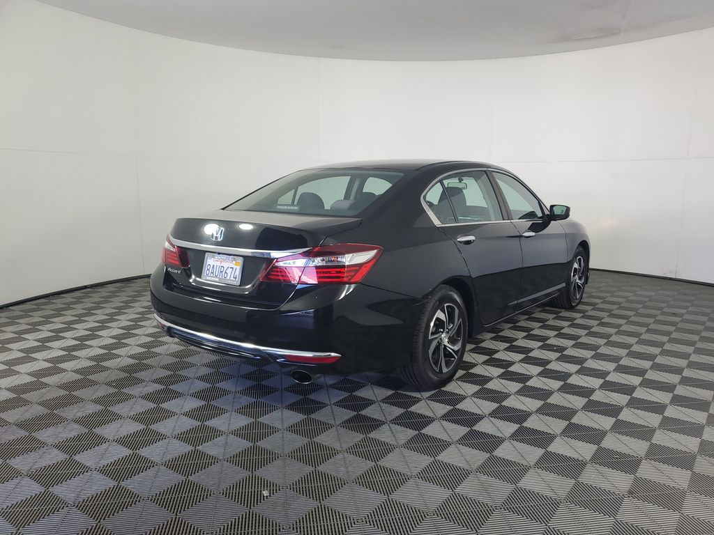 2017 Honda Accord LX photo 4