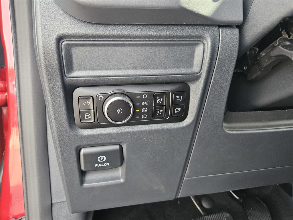 2025 Ford F-150 XLT photo 13