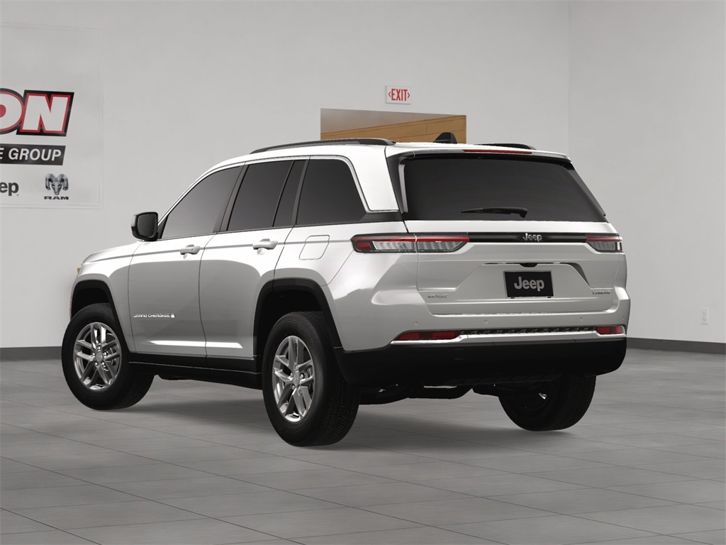 2025 Jeep Grand Cherokee Laredo X photo 3
