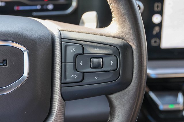 Used 2022 White Frost Tricoat GMC Denali image 36