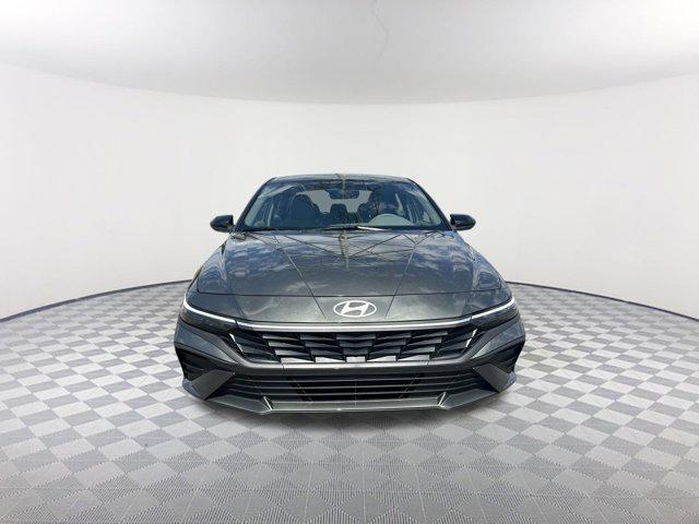 2025 Hyundai Elantra SEL Sport photo 2