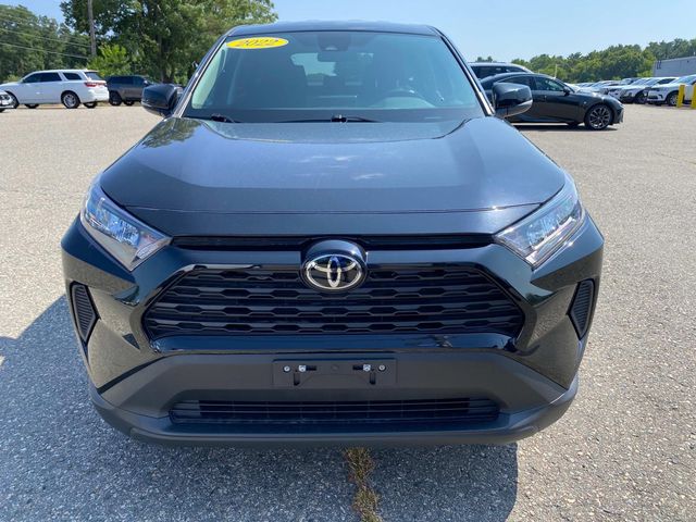 2022 Toyota RAV4 LE photo 9