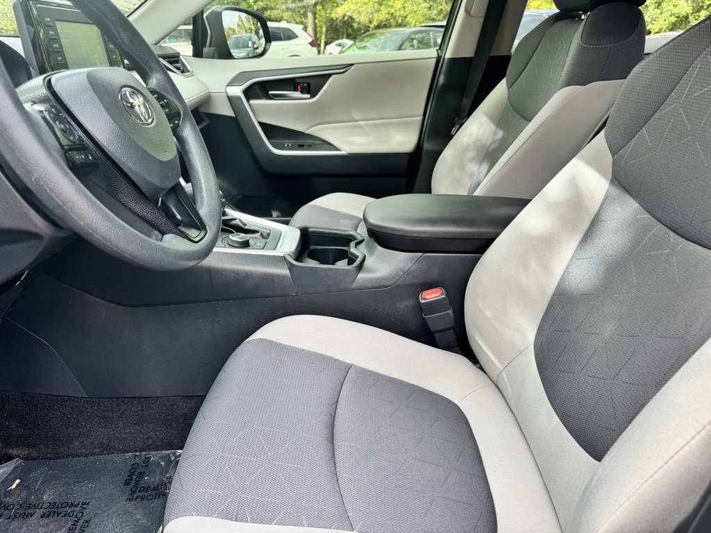 2020 Toyota RAV4 Hybrid XLE photo 18