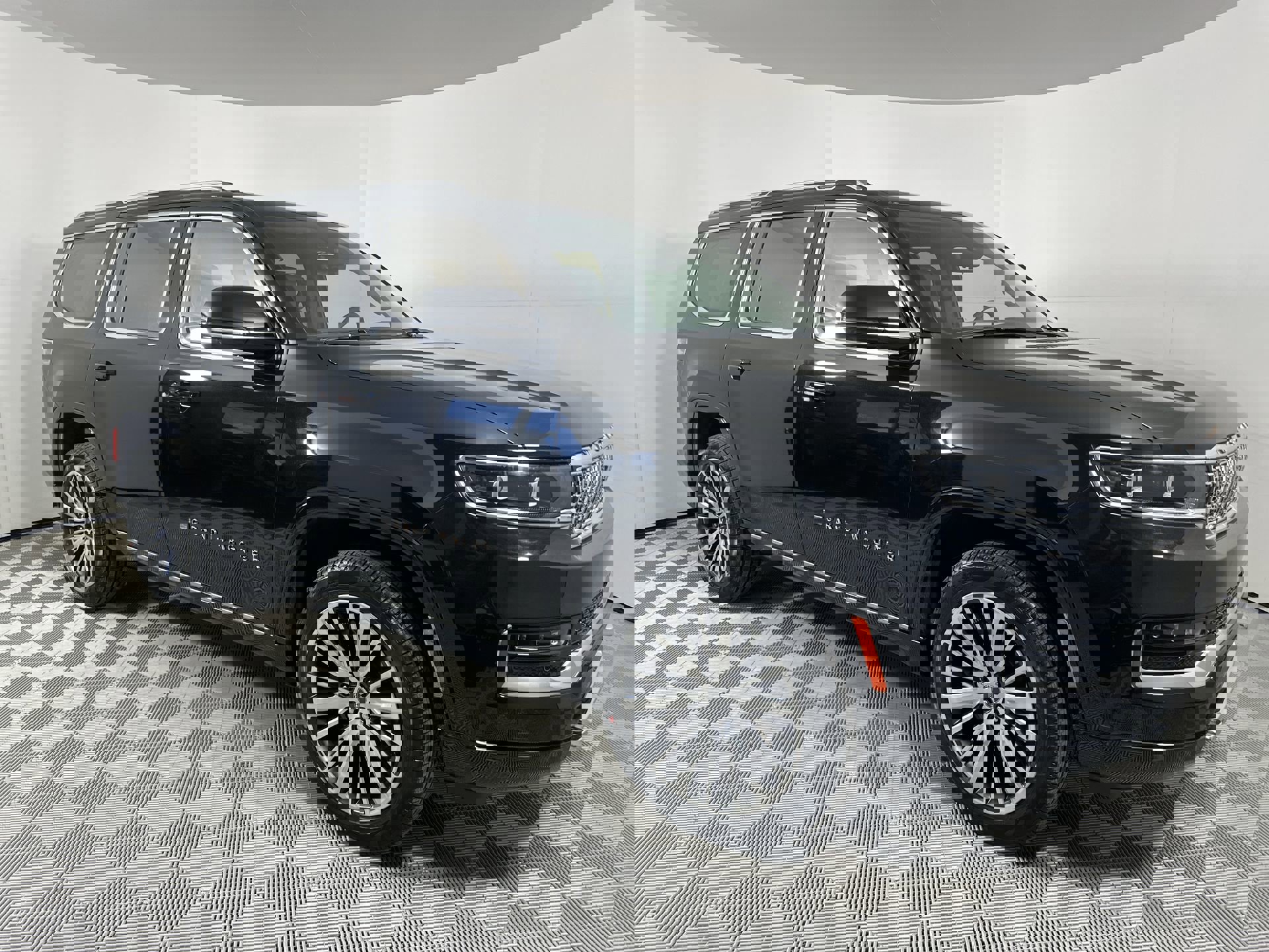 2024 Jeep Grand Wagoneer III photo 2