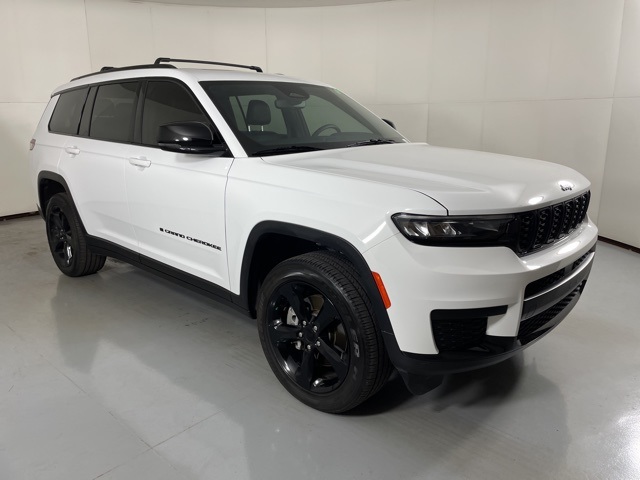 2023 Jeep Grand Cherokee Laredo Altitude photo 2