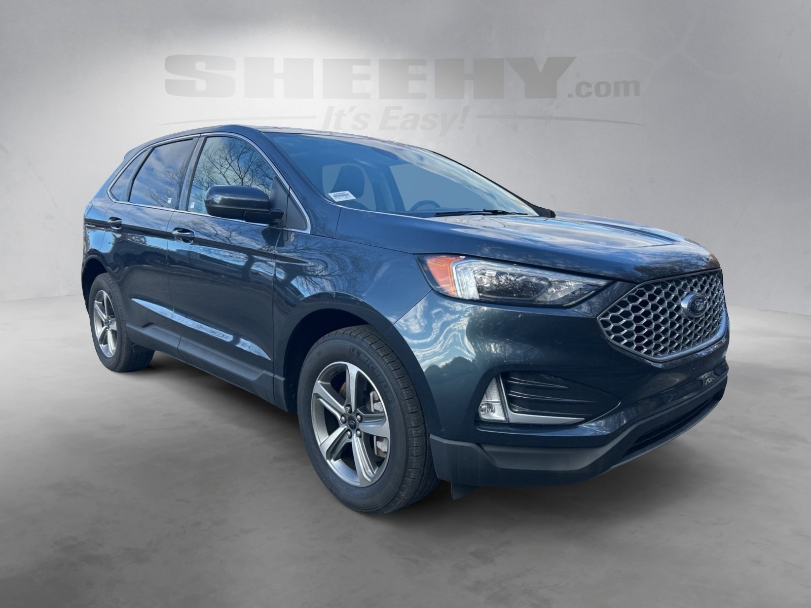 2023 Ford Edge SEL photo 2