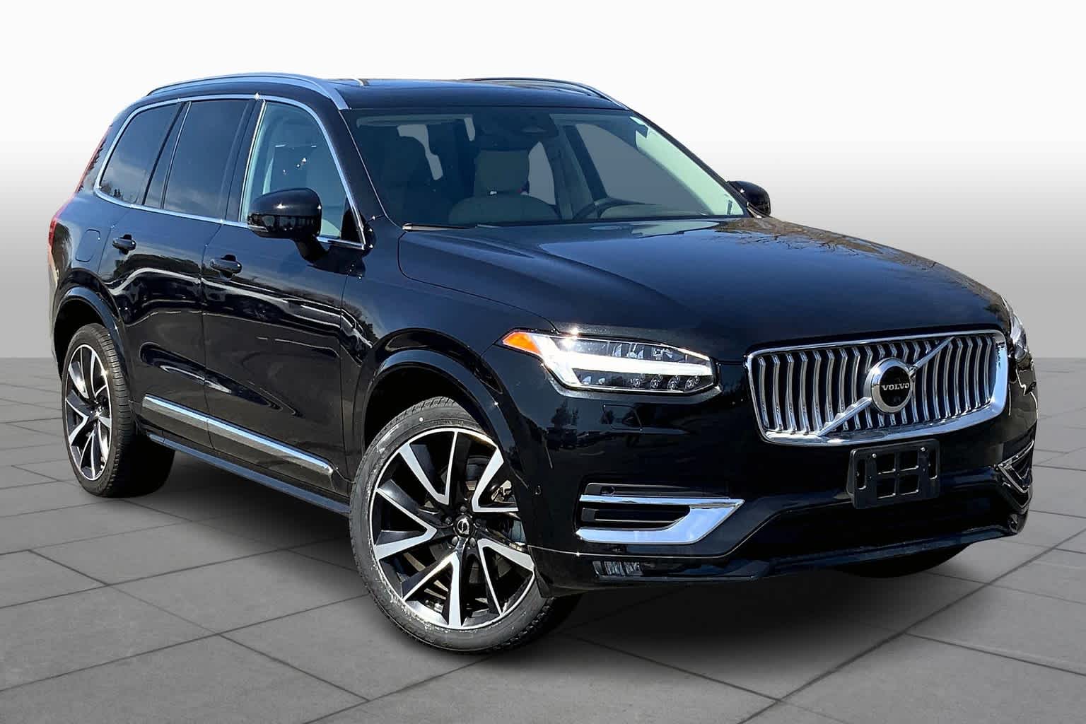2023 Volvo XC90 Plus photo 2