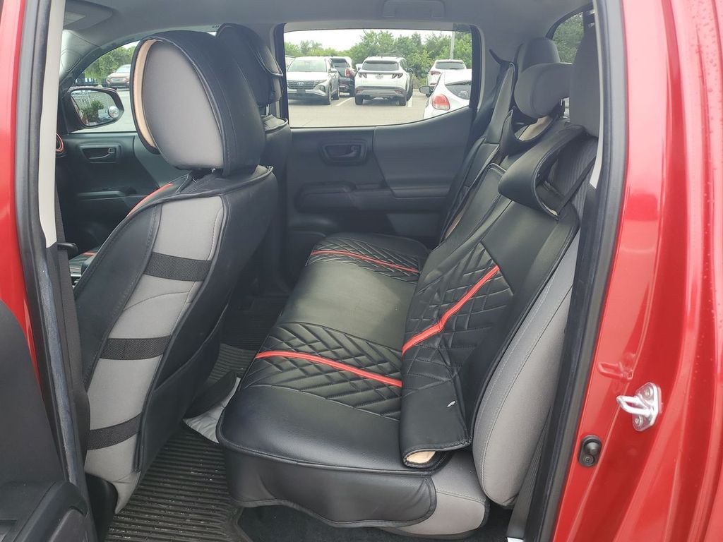 2022 Toyota Tacoma SR5 photo 19