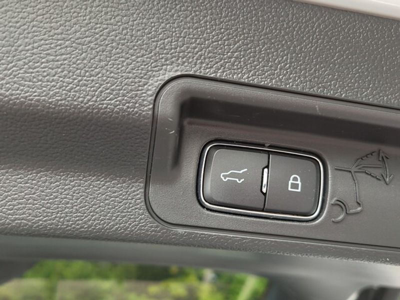 2022 Ford Explorer Limited photo 11