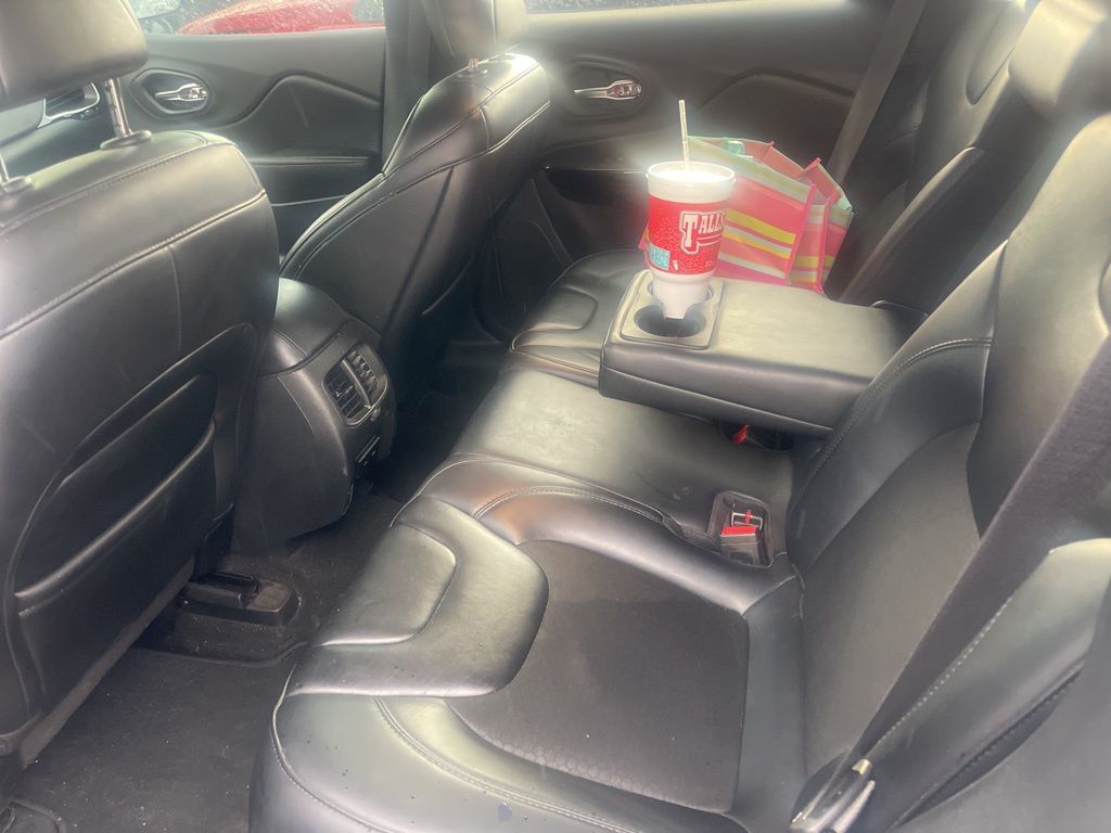2019 Jeep Cherokee Altitude photo 12