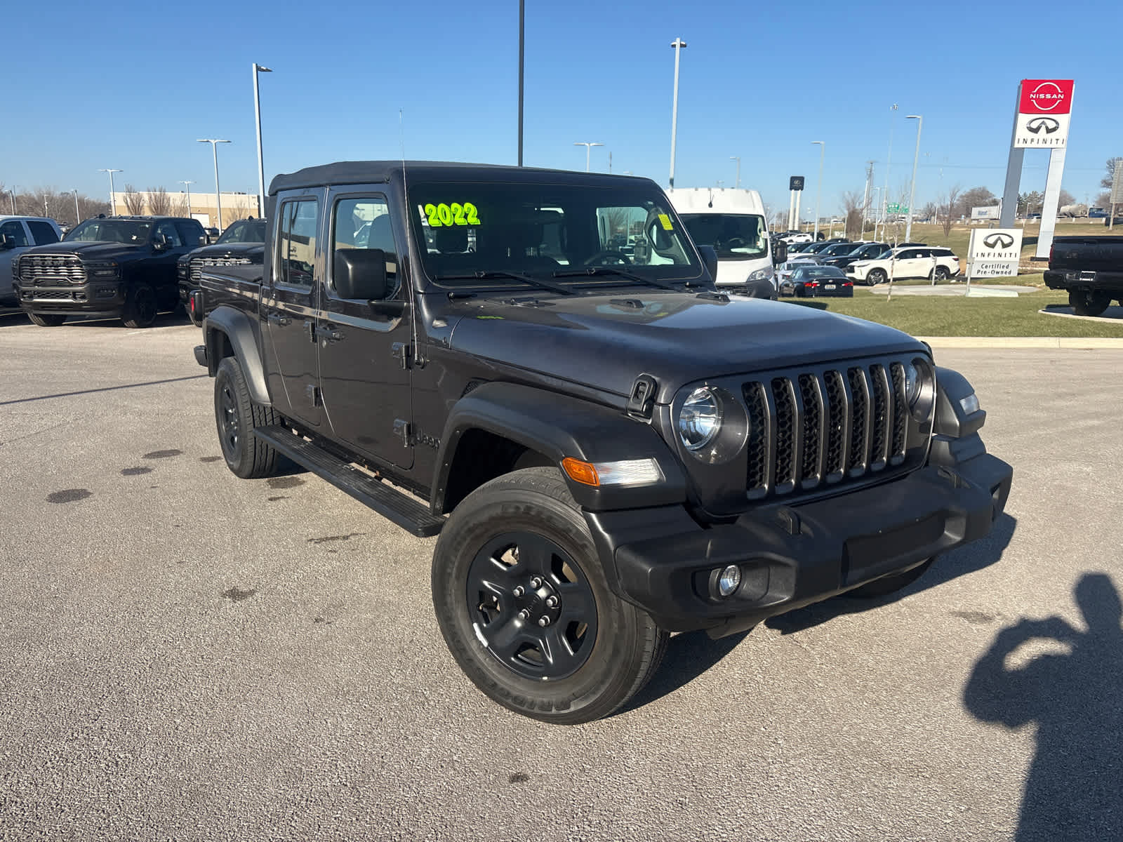 Used 2022 Jeep Gladiator Sport with VIN 1C6HJTAG6NL178621 for sale in Kansas City