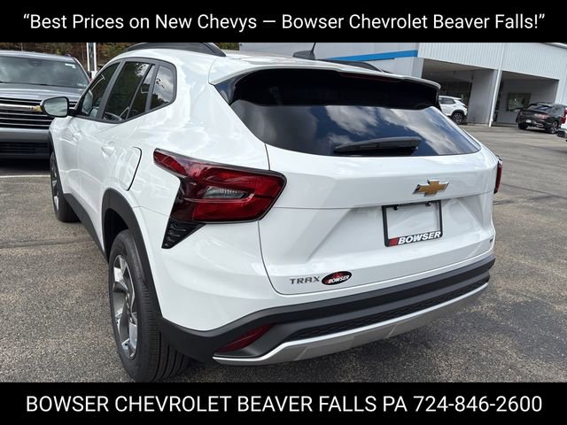 2025 Chevrolet Trax LT photo 3