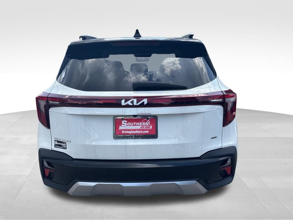 2024 Kia Seltos SX photo 11