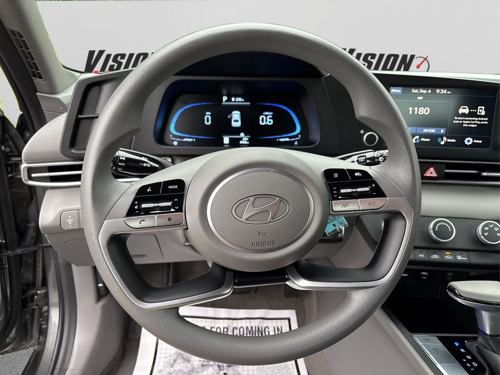 2025 Hyundai Elantra SE photo 18
