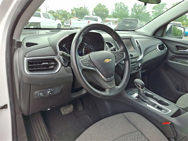 2022 Chevrolet Equinox LT photo 2